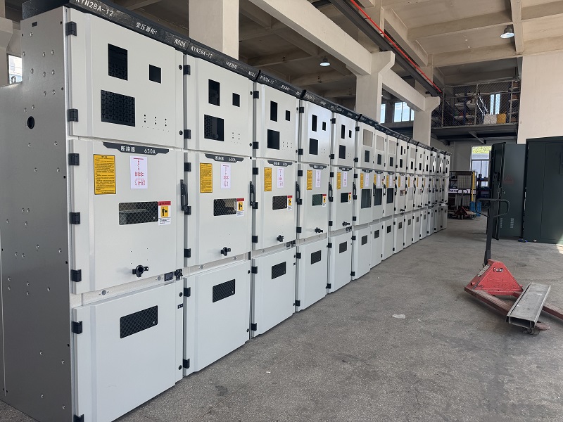 KYN28-12 (550 မီလီမီတာ အနံ) မိုးလုံလေလုံ သတ္တုဖြင့် ထုတ်ယူနိုင်သော ခလုတ်ဂီယာ